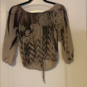 patterned of the shoulder blouse